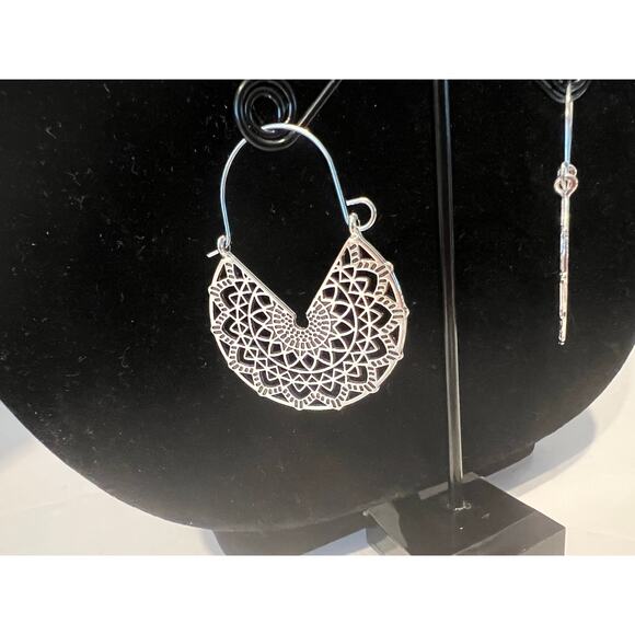 NEW Vintage Antique Boho Lace Circle Pierced Gold OR Silver Tone Earrings - Picture 6 of 6